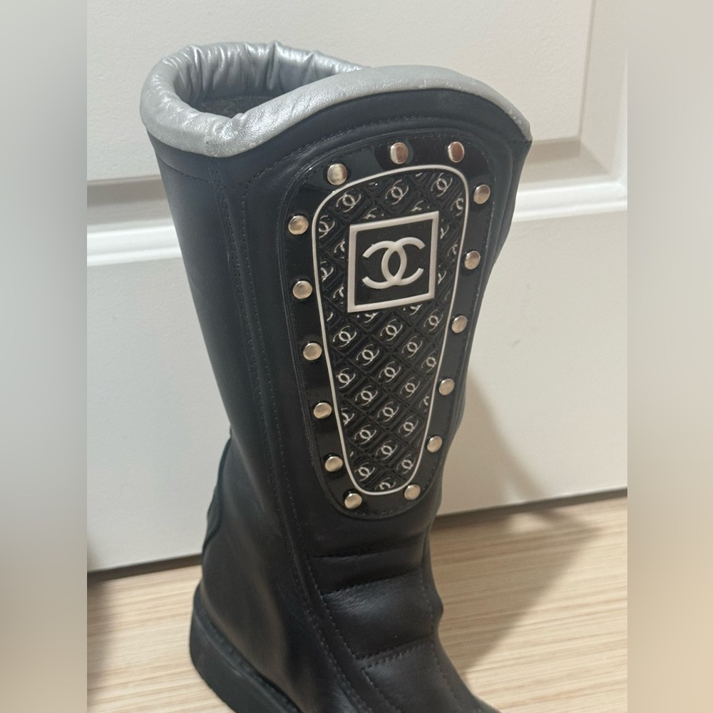 Rare Chanel Vintage Leather Biker Boots From the 2003 collection Archival - Picture 3 of 13